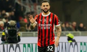 星空体育app-罗马诺：沃克因右肘骨折接受手术，将缺席数周