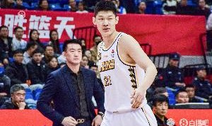 带伤出战！胡金秋半场7中2&amp;4罚3中拿到7分5板 拼下3前场板