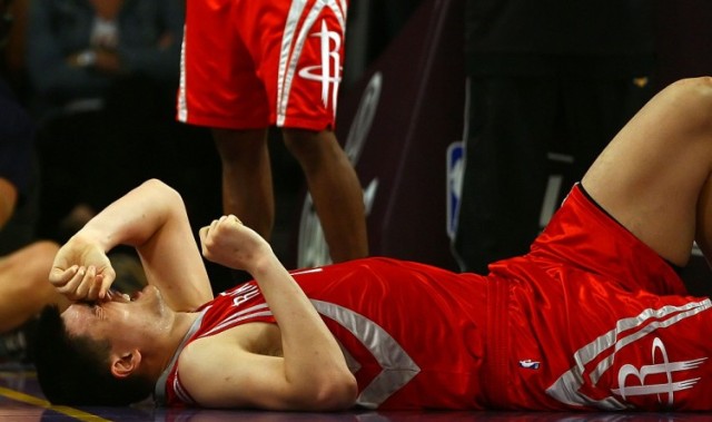 韦德：姚明就是被伤病毁了 若他不受伤奥尼尔对他根本无能为力