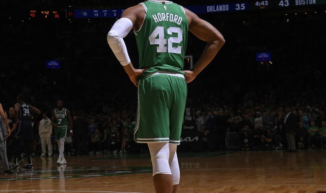 仅有引援吗🤔Stein：很多人认为勇士最终会签下梅尔顿和霍福德