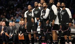 00年来两区交锋西部多赢1319场 美记：LBJ想夺冠得回东部享受红利