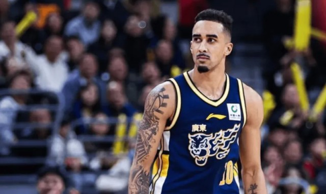 星空体育官网-奎因半场10中2，三分5中0得到4分3篮板4助攻1抢断1盖帽