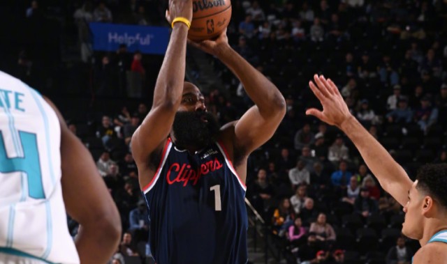 xingkong-哈登轰32分10助迎里程碑，快船三连胜！小卡35分，一战有三个收获